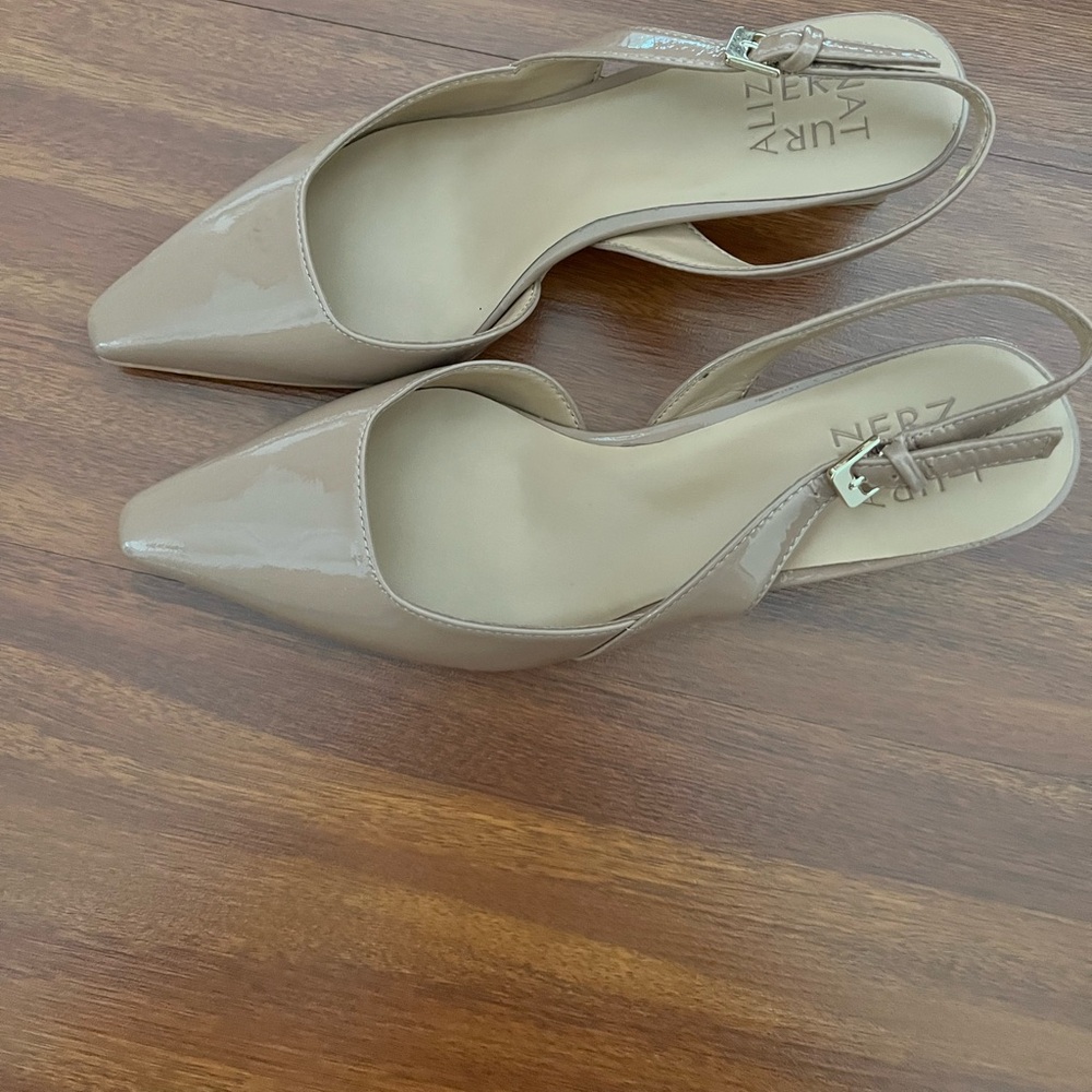 Nude Naturalizer Size 8 Heels